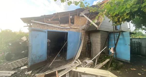 На Київщині внаслідок ракетної атаки пошкоджено десять приватних будинків та дві людини травмовані - Події